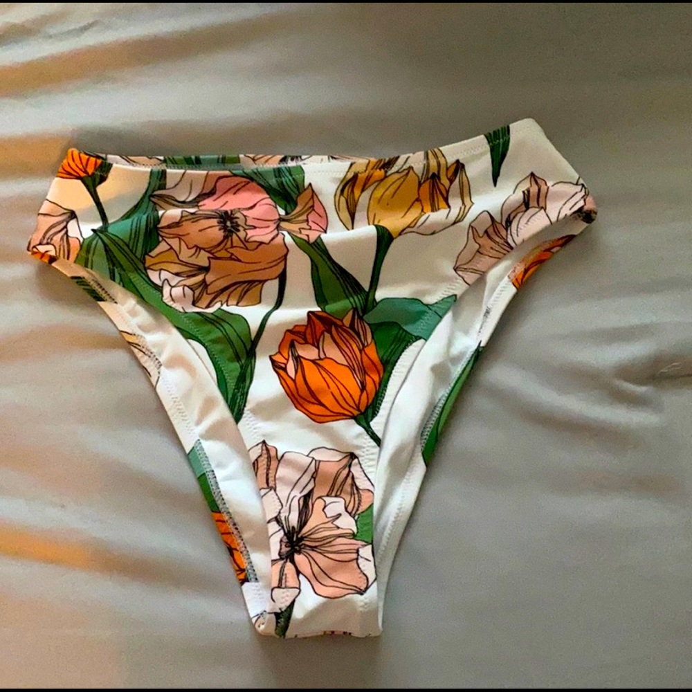 NWT - Cupshe flora bikini bottom